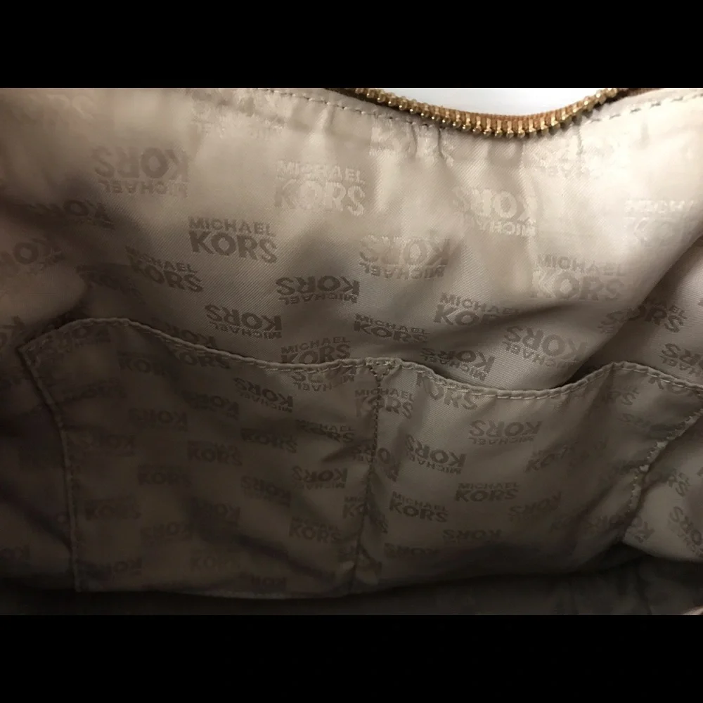 Michael Kors Leather Hobo (medium size) - Picture 5 of 6